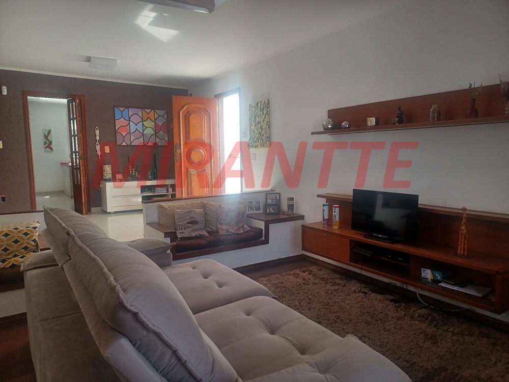 Sobrado de 169m² com 3 quartos em Vila Guaca
