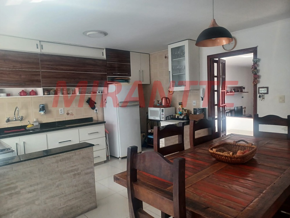 Sobrado de 169m² com 3 quartos em Vila Guaca