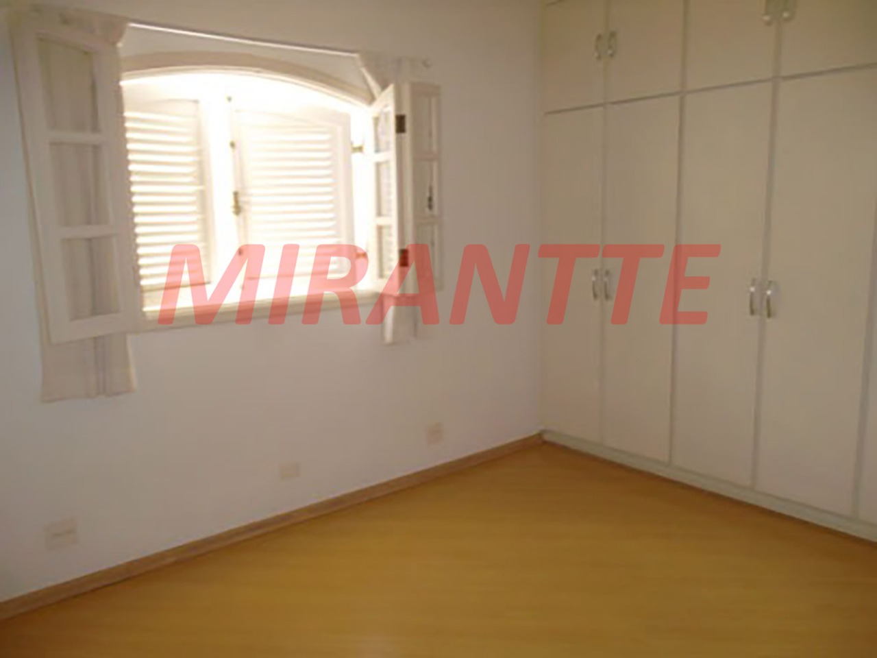 Casa terrea de 314m² com 4 quartos em Tremembe
