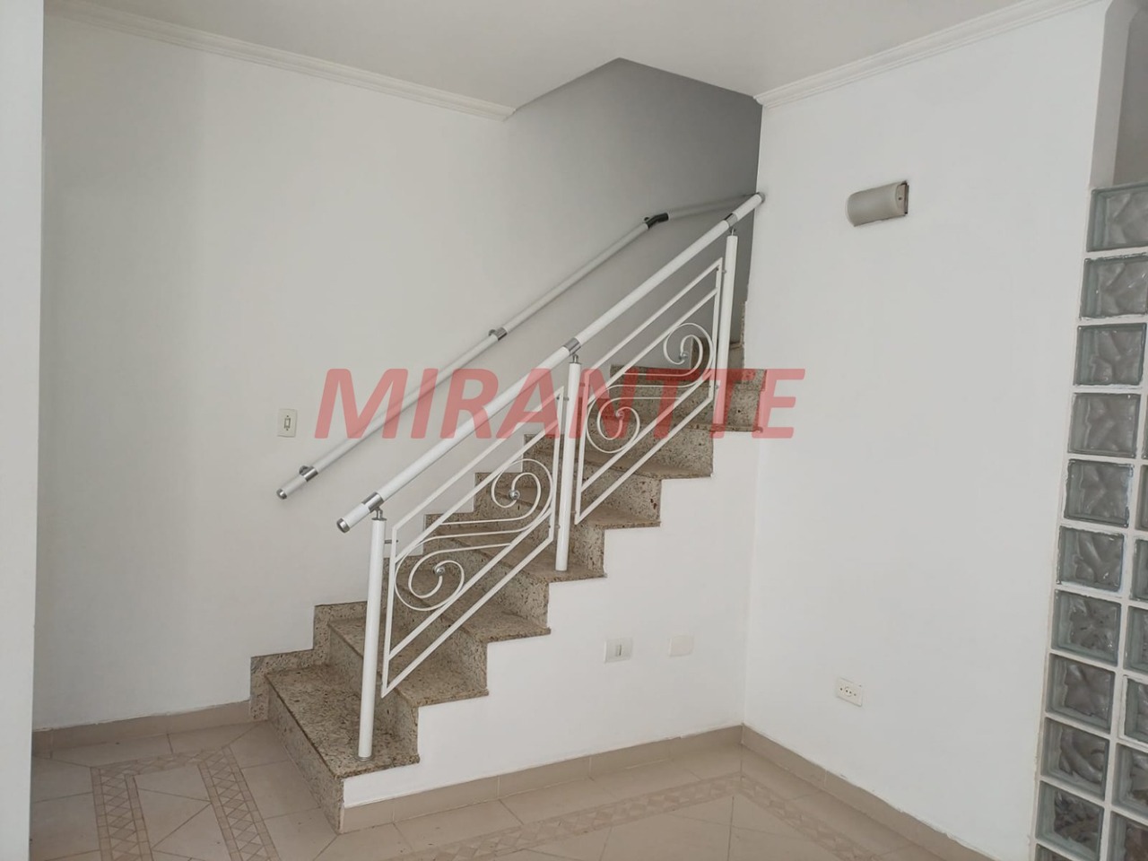 Cond. fechado de 160m² com 3 quartos em Vila Ester