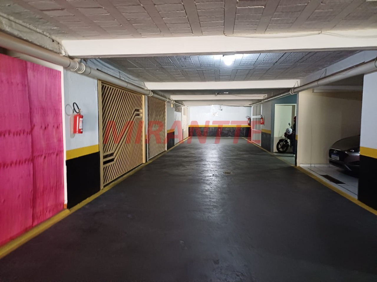 Cond. fechado de 160m² com 3 quartos em Vila Ester