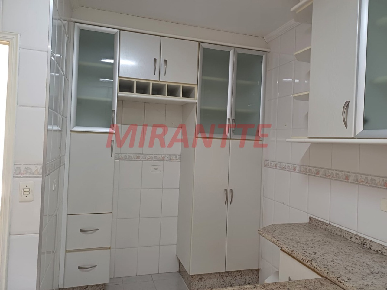 Cond. fechado de 160m² com 3 quartos em Vila Ester