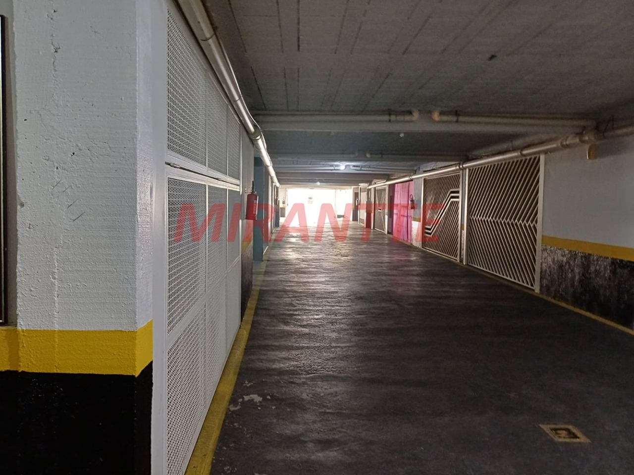 Cond. fechado de 160m² com 3 quartos em Vila Ester
