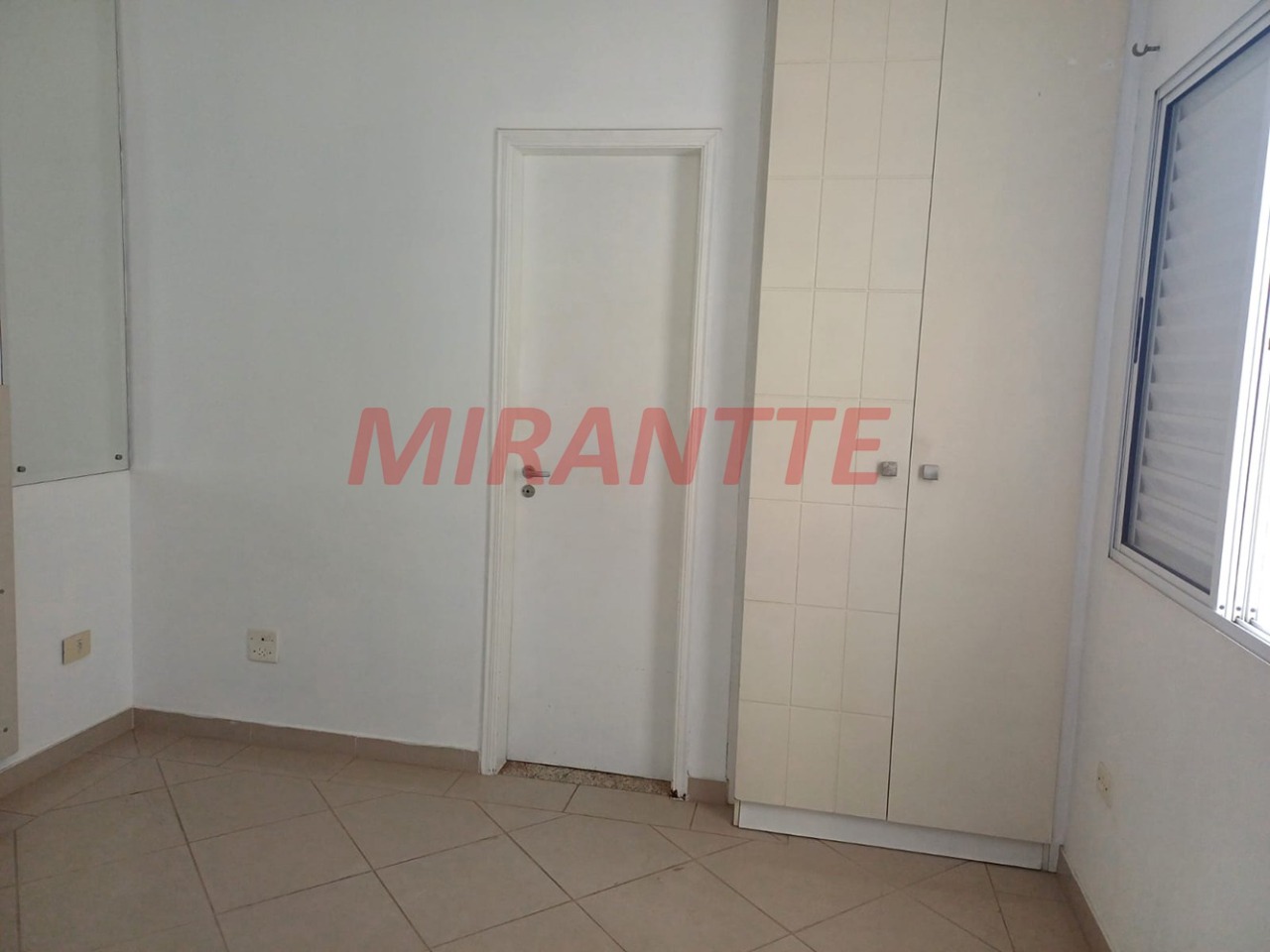 Cond. fechado de 160m² com 3 quartos em Vila Ester