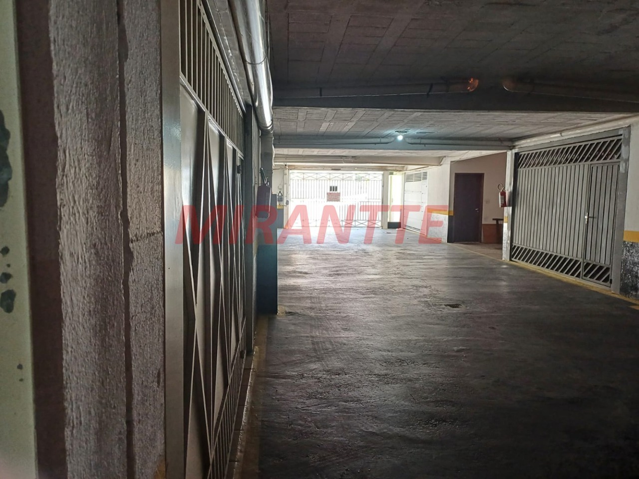 Cond. fechado de 160m² com 3 quartos em Vila Ester