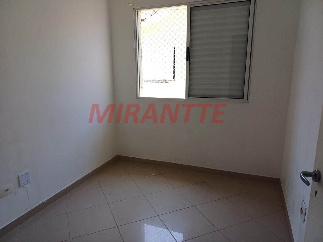 Cond. fechado de 160m² com 3 quartos em Vila Ester