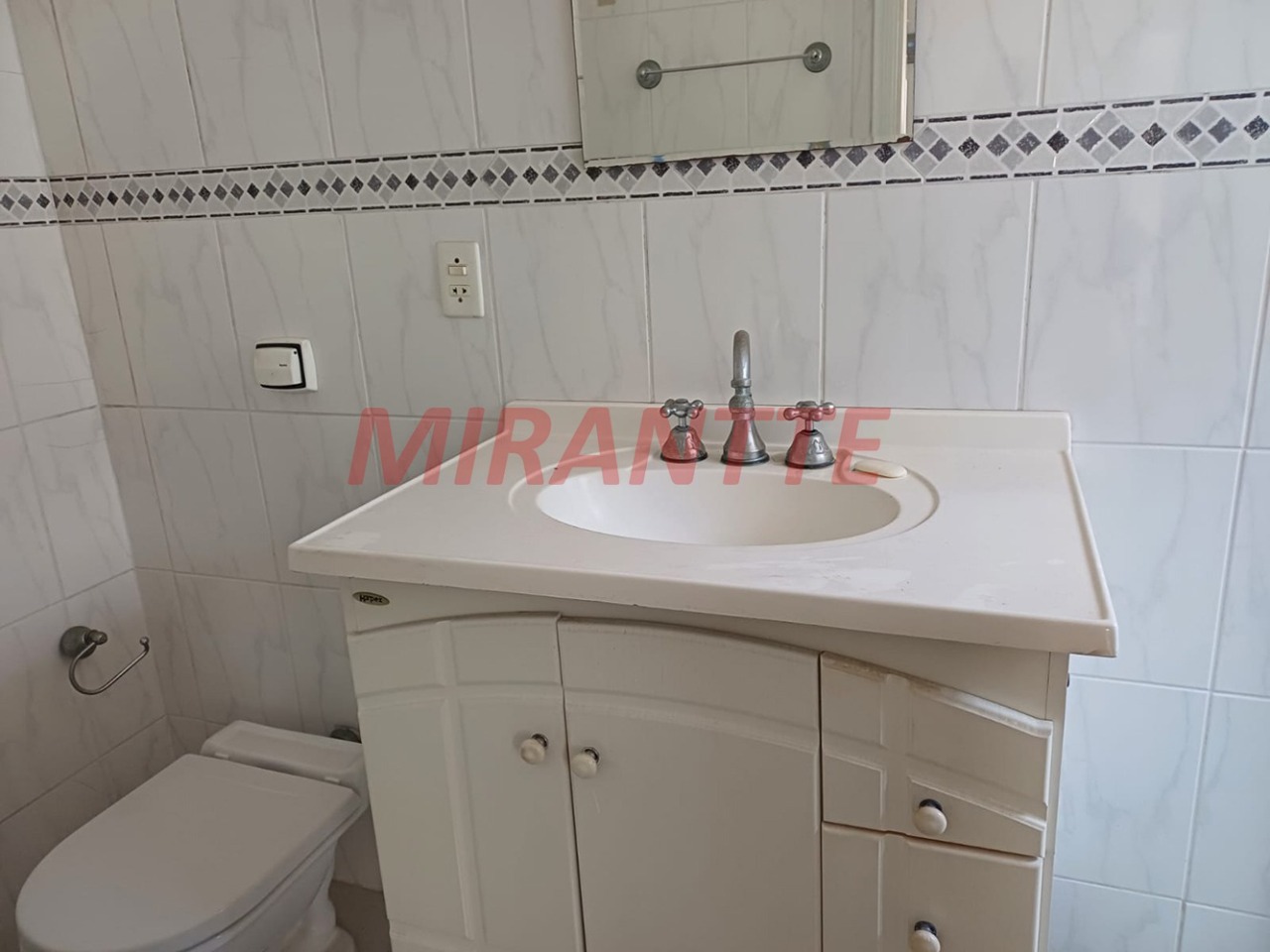 Cond. fechado de 160m² com 3 quartos em Vila Ester