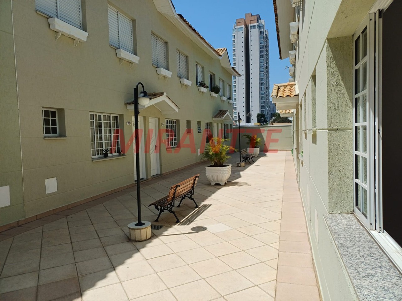 Cond. fechado de 160m² com 3 quartos em Vila Ester