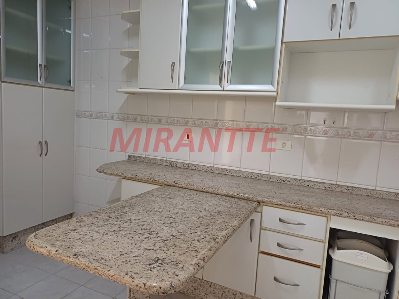 Cond. fechado de 160m² com 3 quartos em Vila Ester