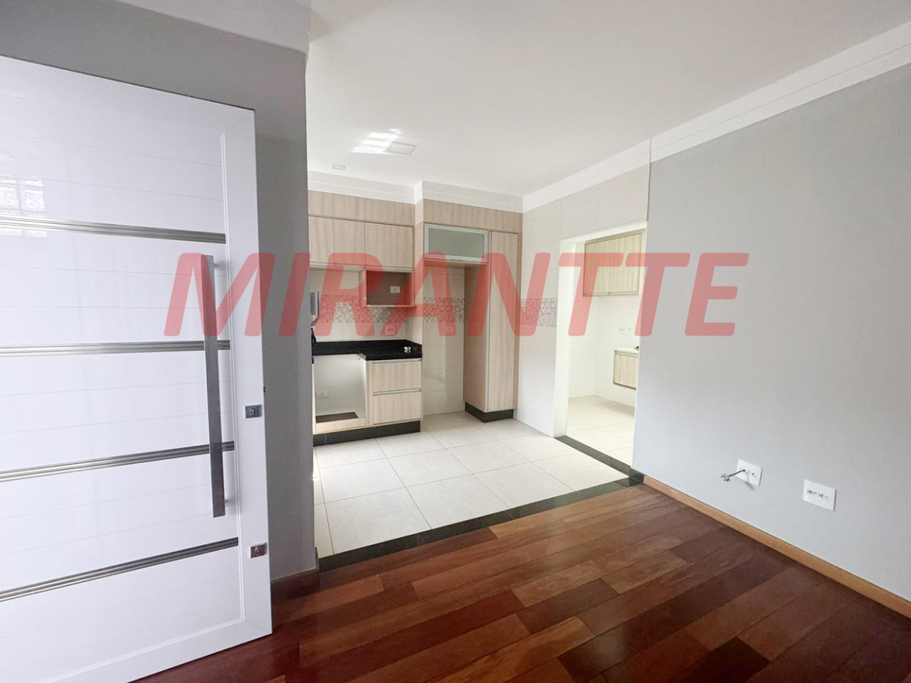 Sobrado de 382m² com 5 quartos em Vila Nivi