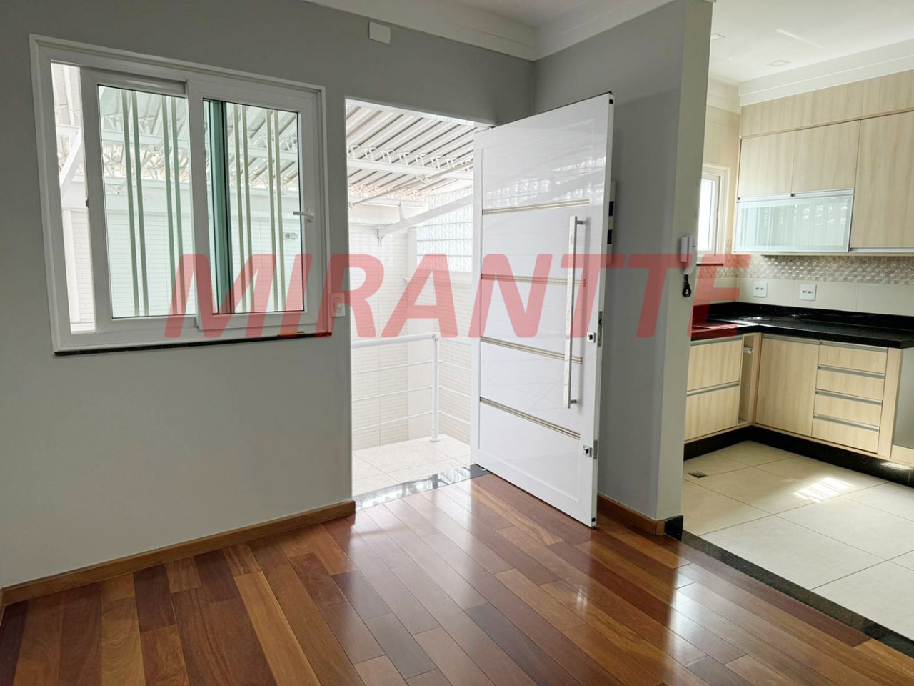 Sobrado de 382m² com 5 quartos em Vila Nivi