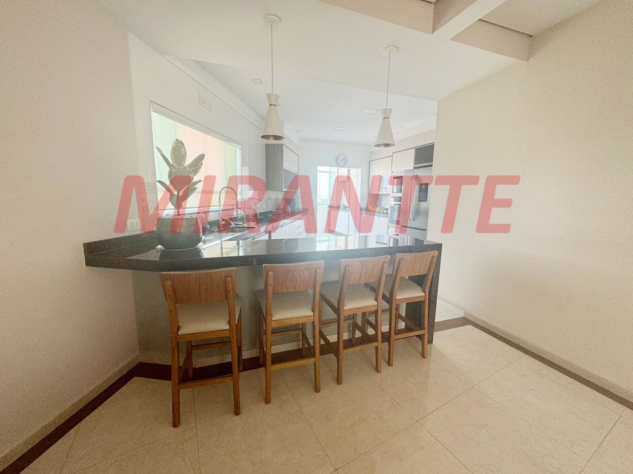 Sobrado de 382m² com 5 quartos em Vila Nivi