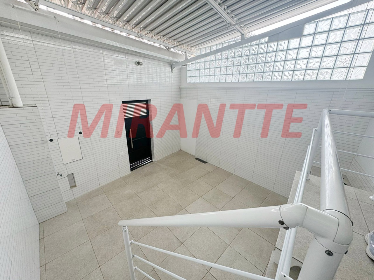 Sobrado de 382m² com 5 quartos em Vila Nivi