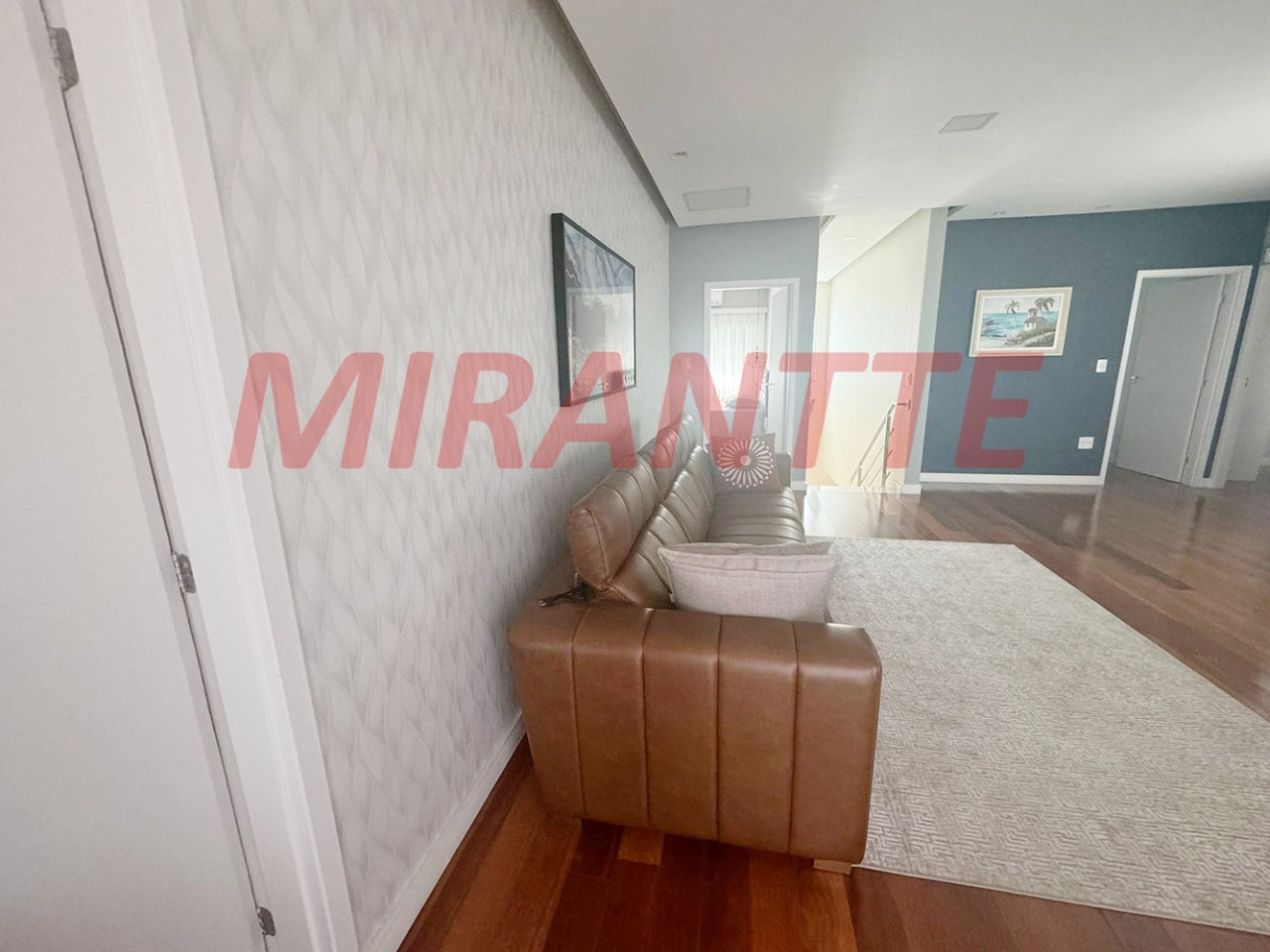 Sobrado de 382m² com 5 quartos em Vila Nivi