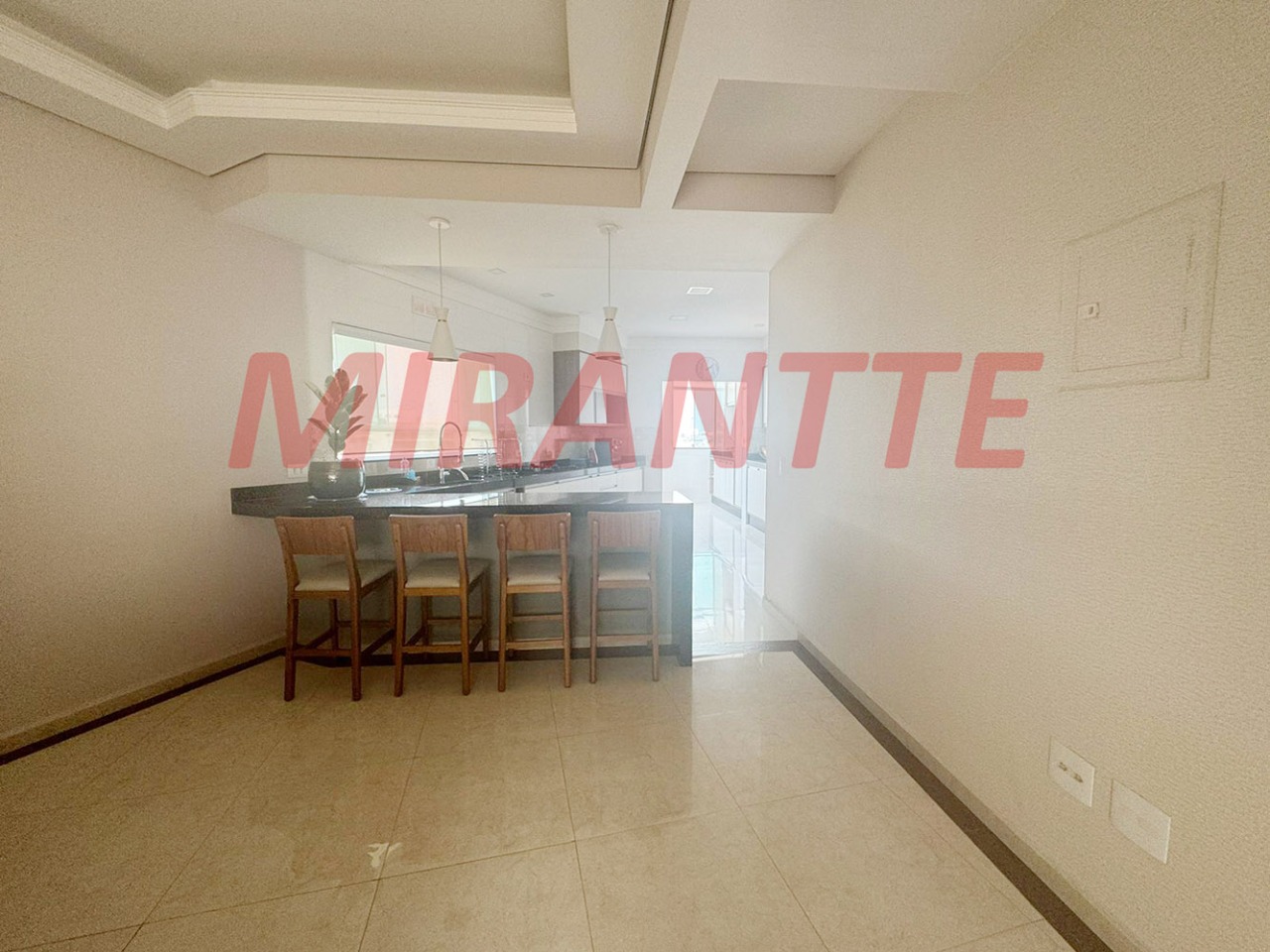 Sobrado de 382m² com 5 quartos em Vila Nivi