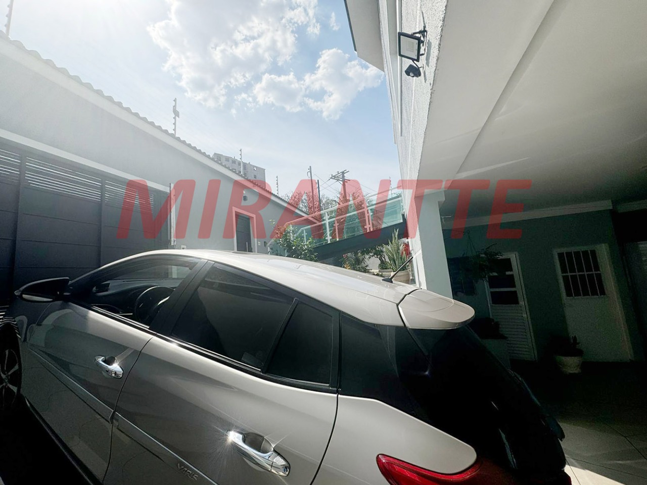 Sobrado de 382m² com 5 quartos em Vila Nivi