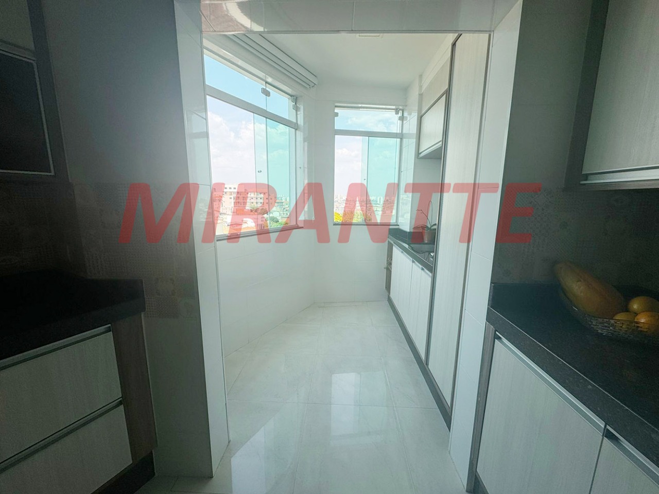 Sobrado de 382m² com 5 quartos em Vila Nivi