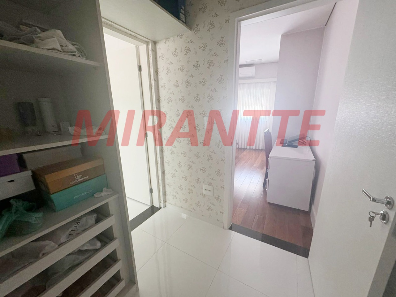 Sobrado de 382m² com 5 quartos em Vila Nivi