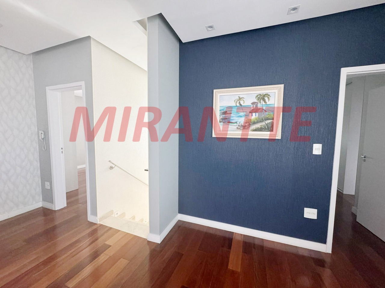 Sobrado de 382m² com 5 quartos em Vila Nivi