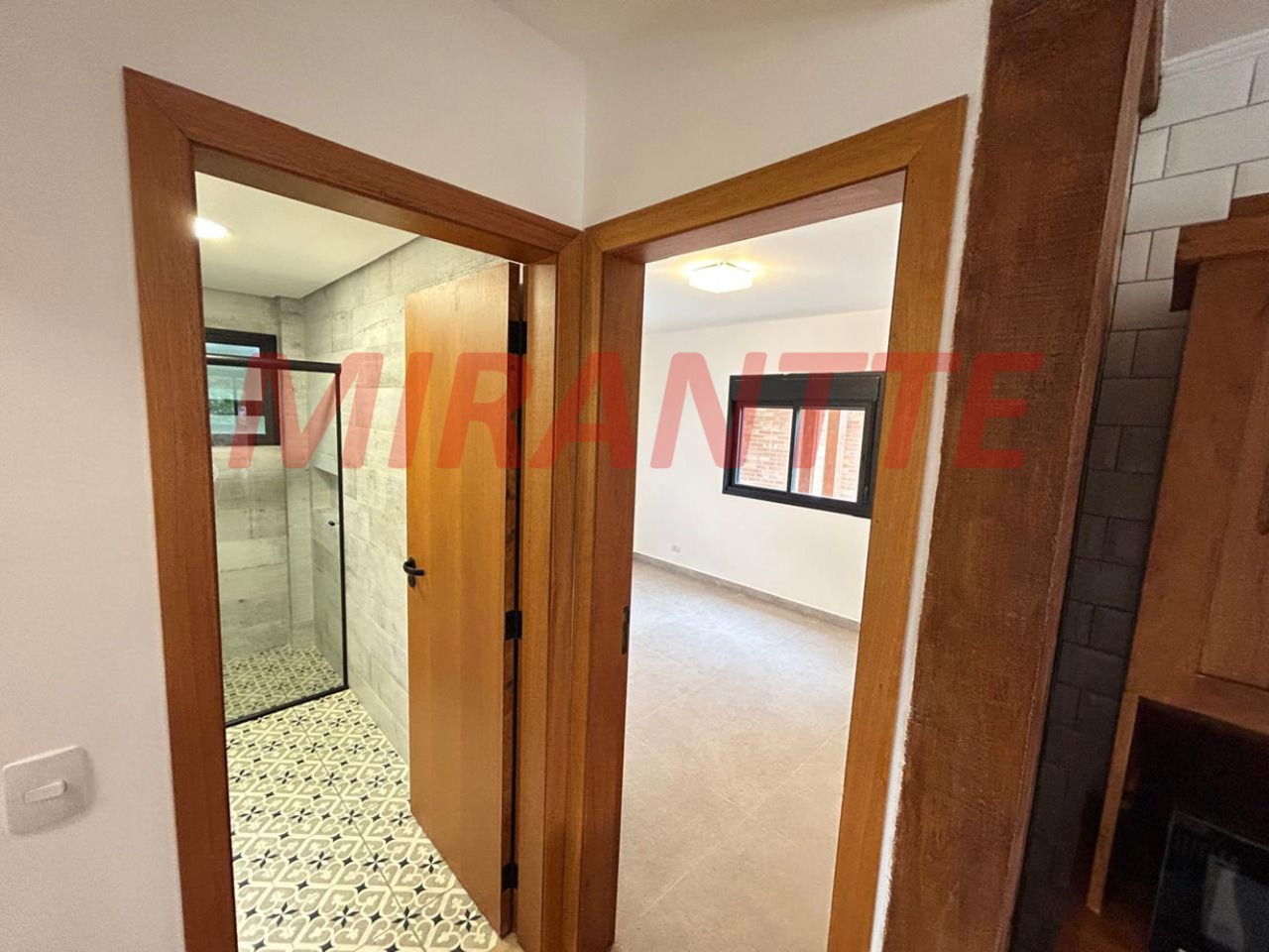 Cond. fechado de 230m² com 4 quartos em PARQUE PETROPOLIS