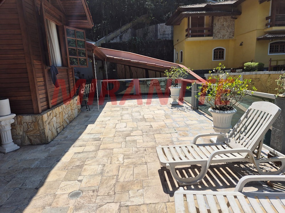 Cond. fechado de 355m² com 3 quartos em Serra da Cantareira