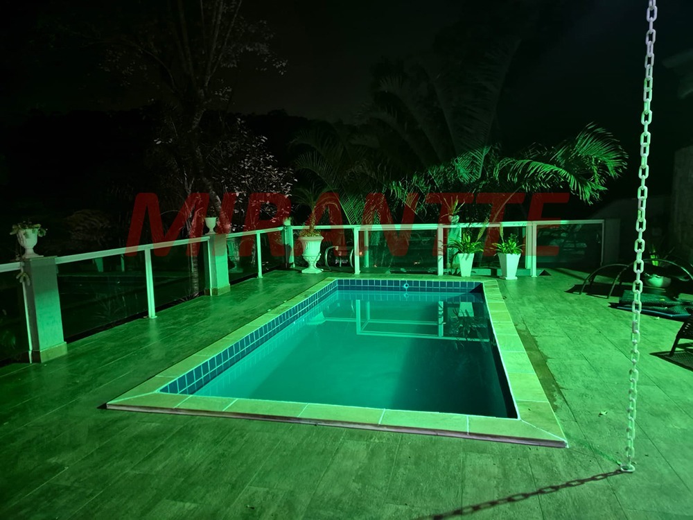 Cond. fechado de 355m² com 3 quartos em Serra da Cantareira