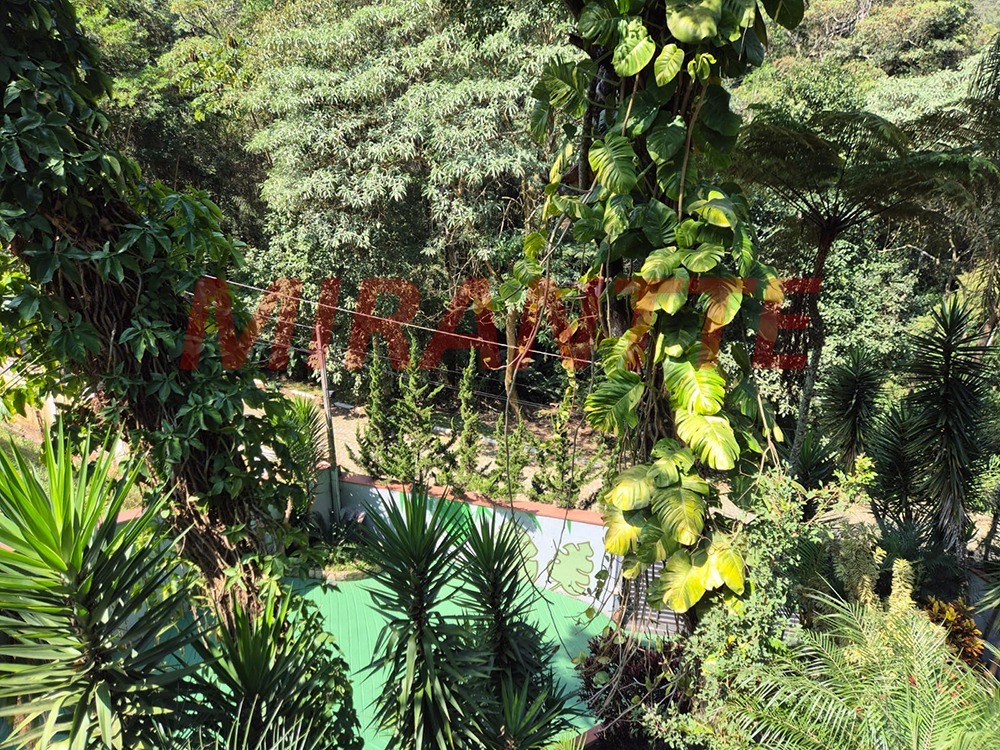 Cond. fechado de 355m² com 3 quartos em Serra da Cantareira