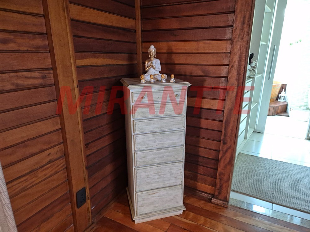 Cond. fechado de 355m² com 3 quartos em Serra da Cantareira