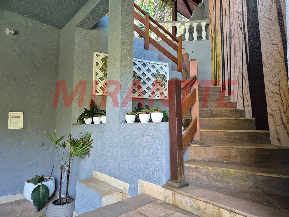 Cond. fechado de 355m² com 3 quartos em Serra da Cantareira