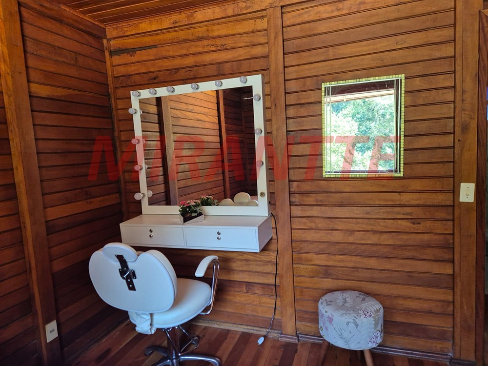 Cond. fechado de 355m² com 3 quartos em Serra da Cantareira