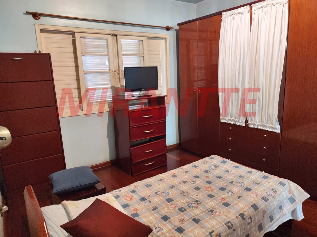 Sobrado de 161m² com 3 quartos em Vila Nivi