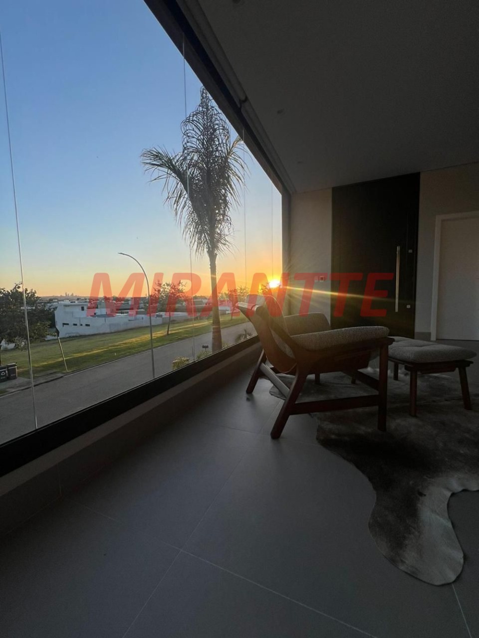 Cond. fechado de 435.7m² com 3 quartos em Alphaville Nova Esplanada 3