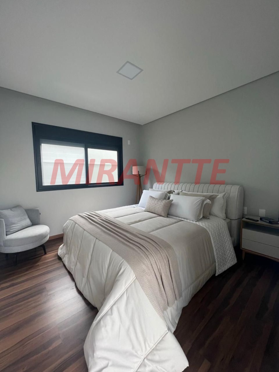 Cond. fechado de 435.7m² com 3 quartos em Alphaville Nova Esplanada 3