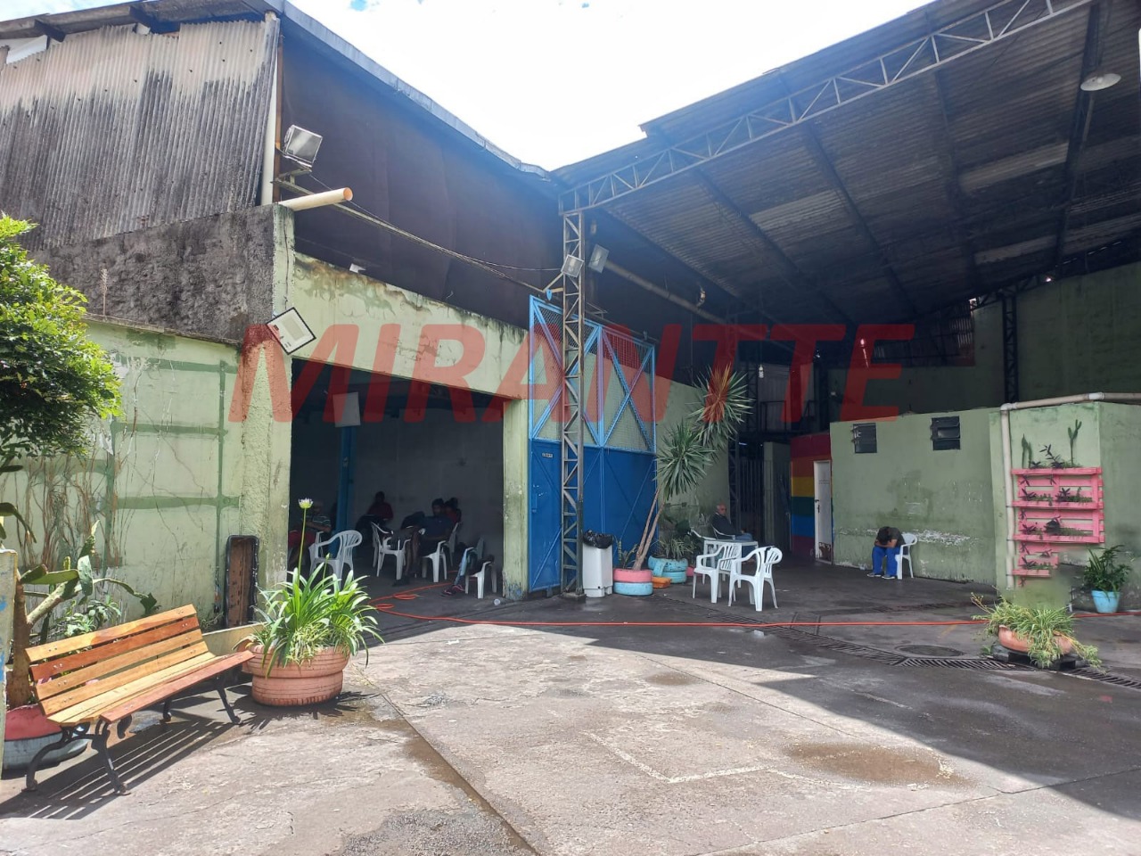Comercial de 1000m² em Ponte Pequena