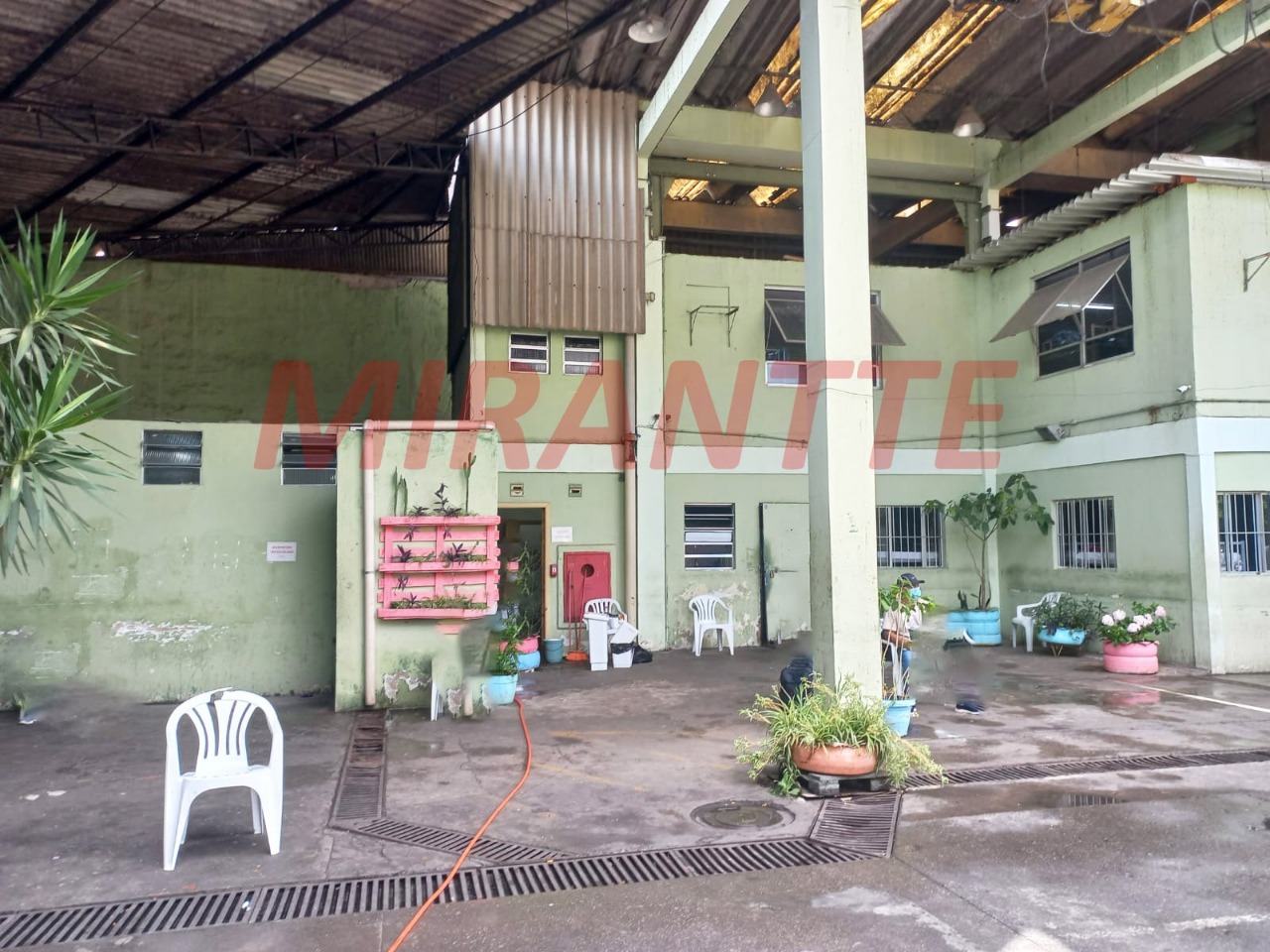 Comercial de 1000m² em Ponte Pequena