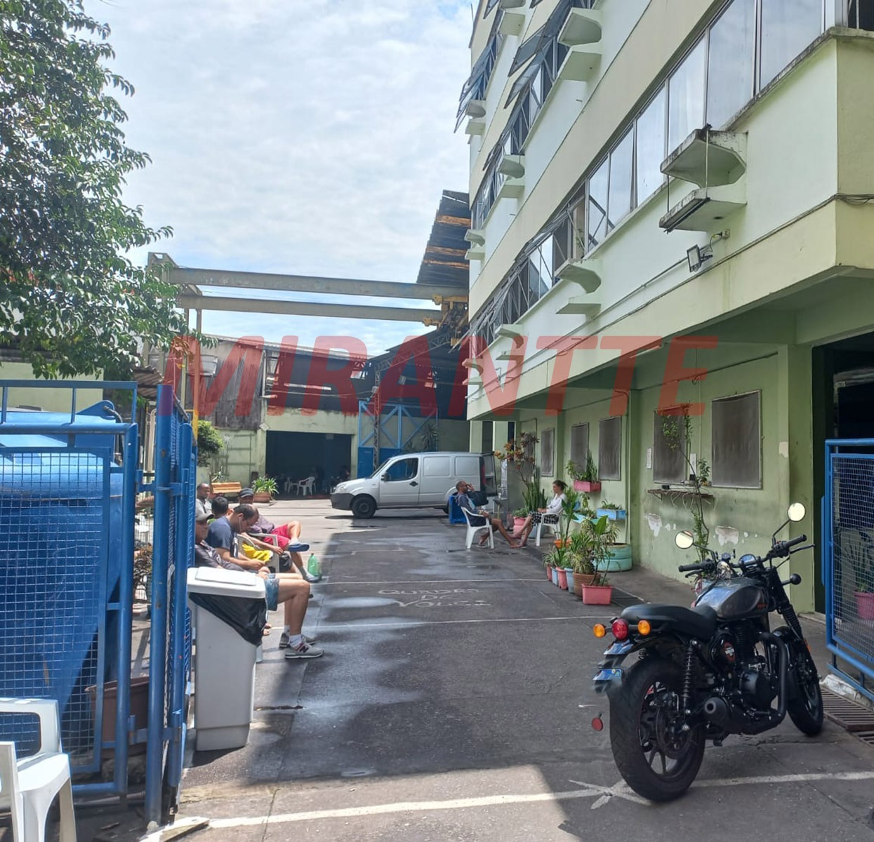 Comercial de 1000m² em Ponte Pequena