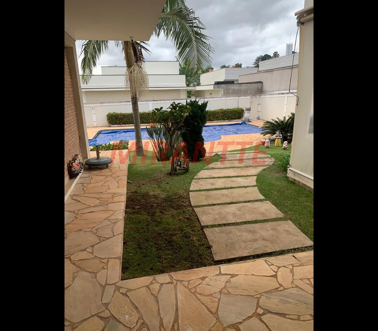 Cond. fechado de 418m² com 3 quartos em Parque Residencial Shamballa II