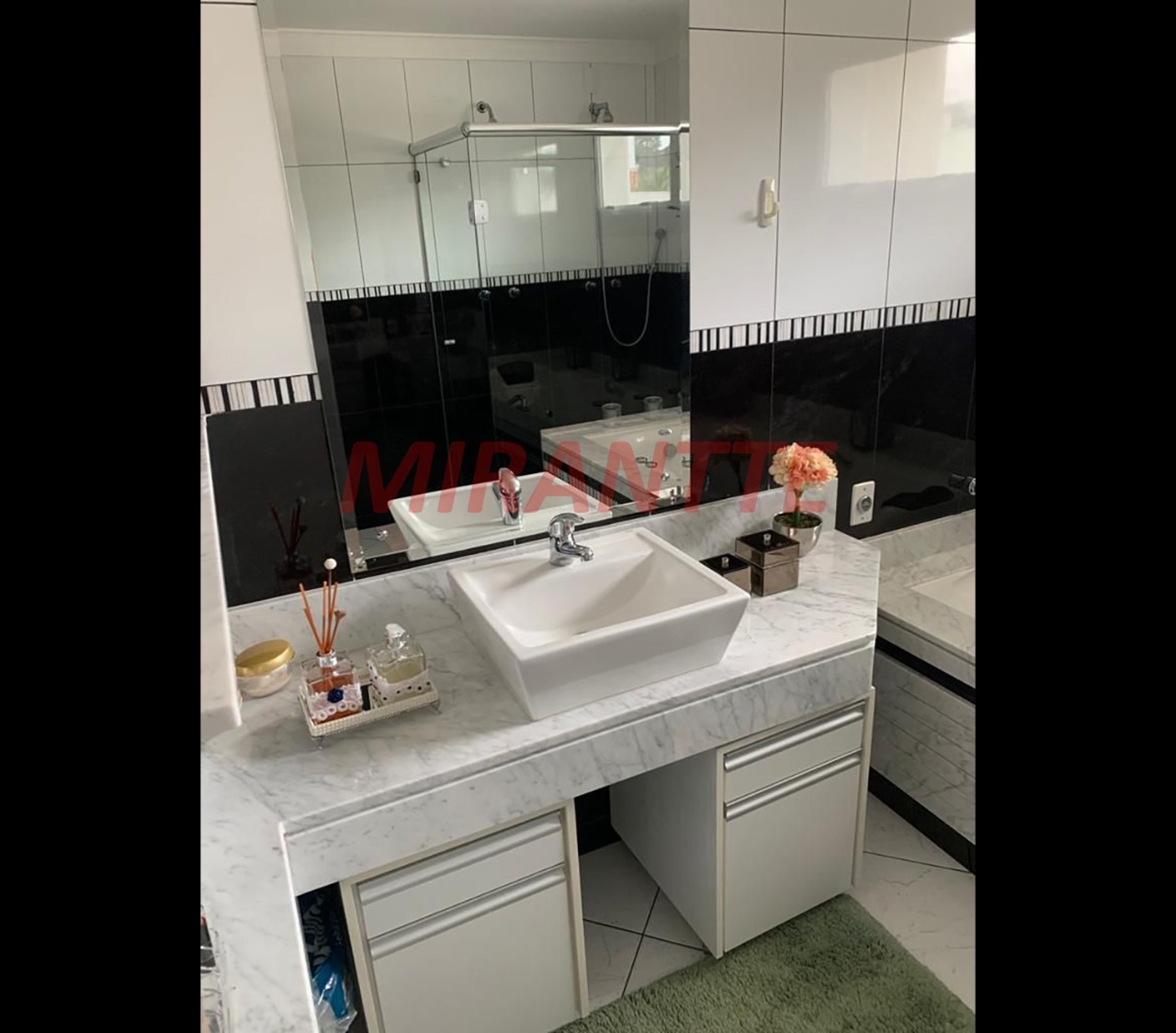 Cond. fechado de 418m² com 3 quartos em Parque Residencial Shamballa II