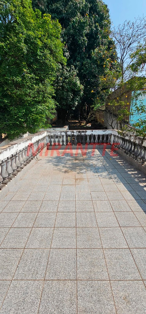 Sobrado de 420m² com 3 quartos em Água Fria