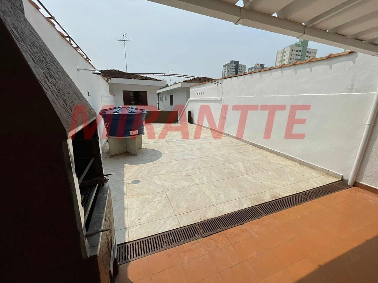 Sobrado de 200m² com 4 quartos em Vila Irmaos Arnoni