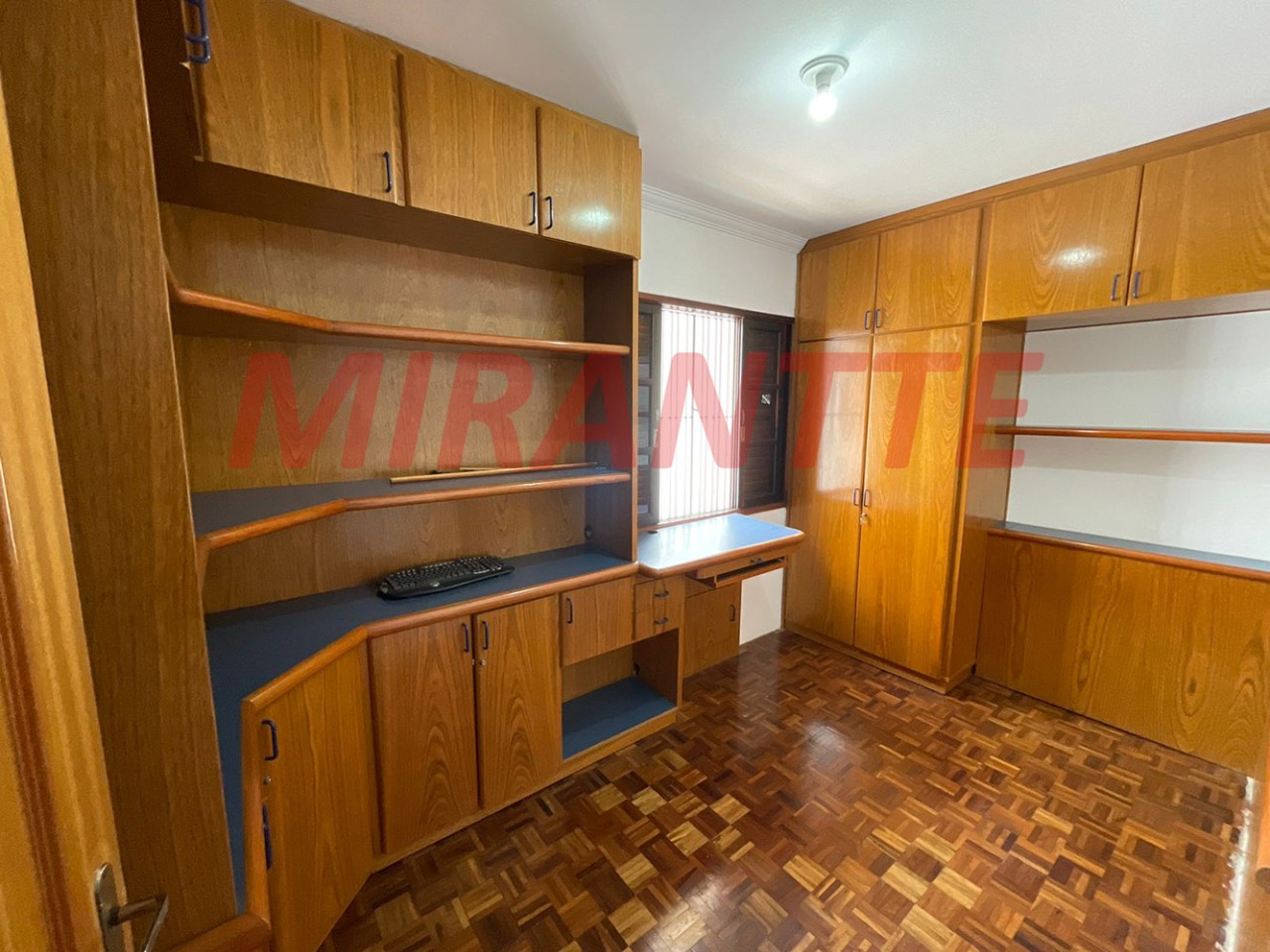 Sobrado de 200m² com 4 quartos em Vila Irmaos Arnoni