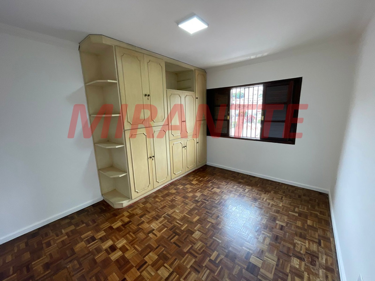 Sobrado de 200m² com 4 quartos em Vila Irmaos Arnoni