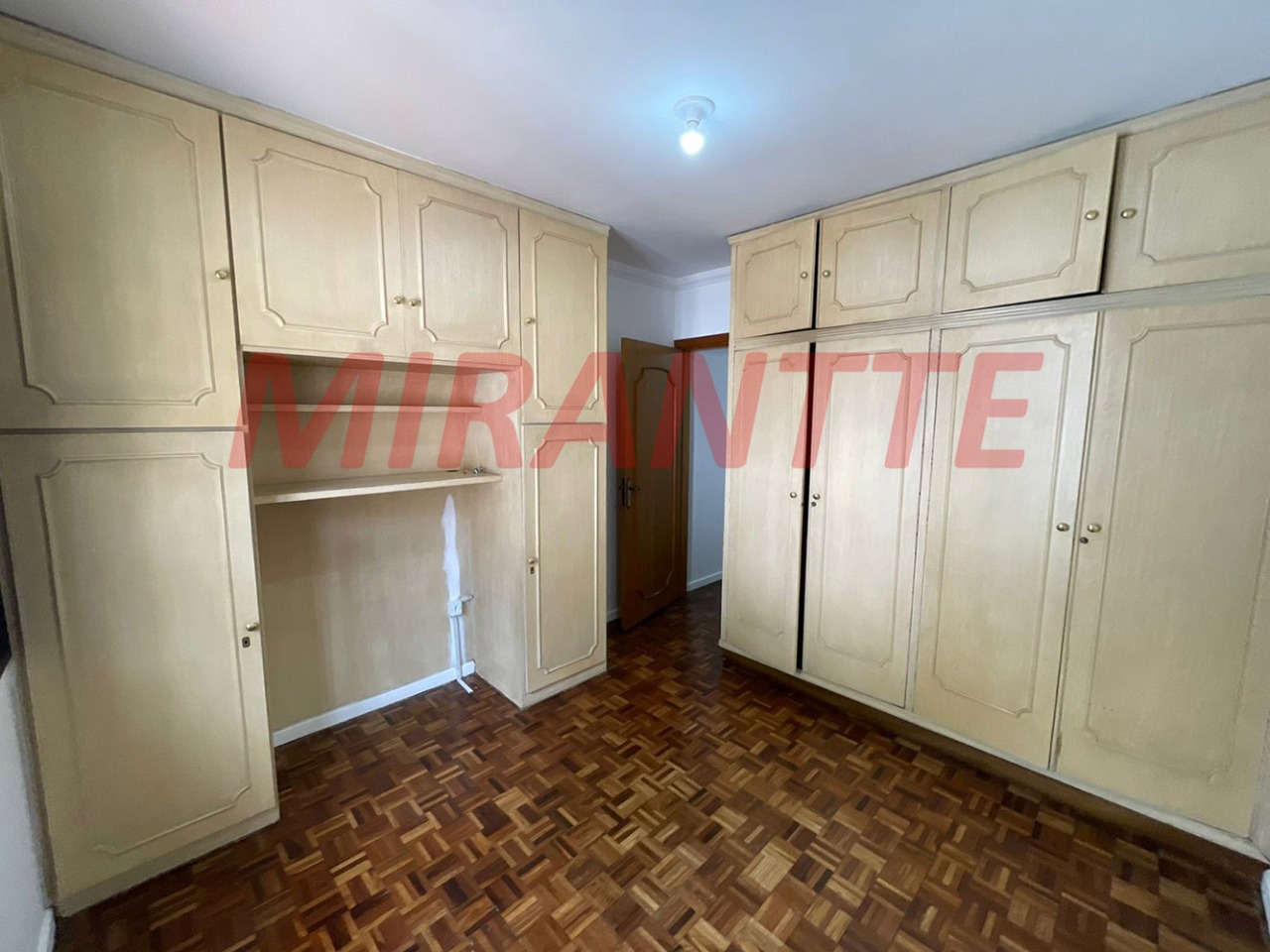 Sobrado de 200m² com 4 quartos em Vila Irmaos Arnoni