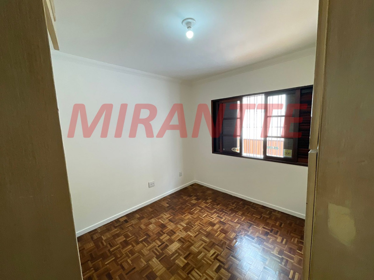 Sobrado de 200m² com 4 quartos em Vila Irmaos Arnoni