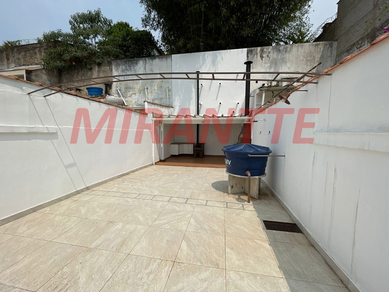 Sobrado de 200m² com 4 quartos em Vila Irmaos Arnoni