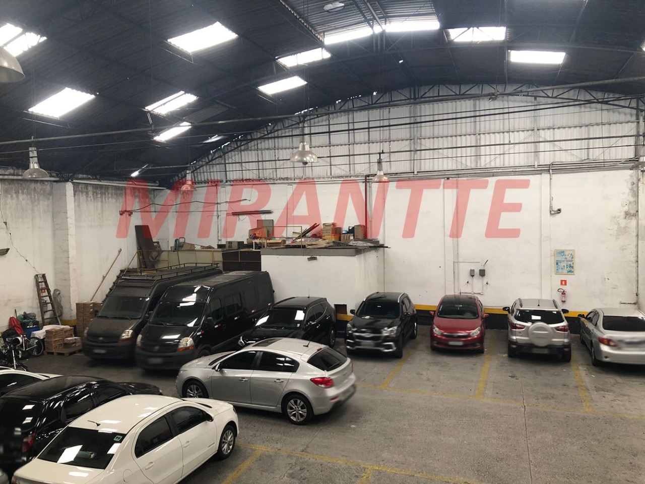 Galpao de 876m² em Limão