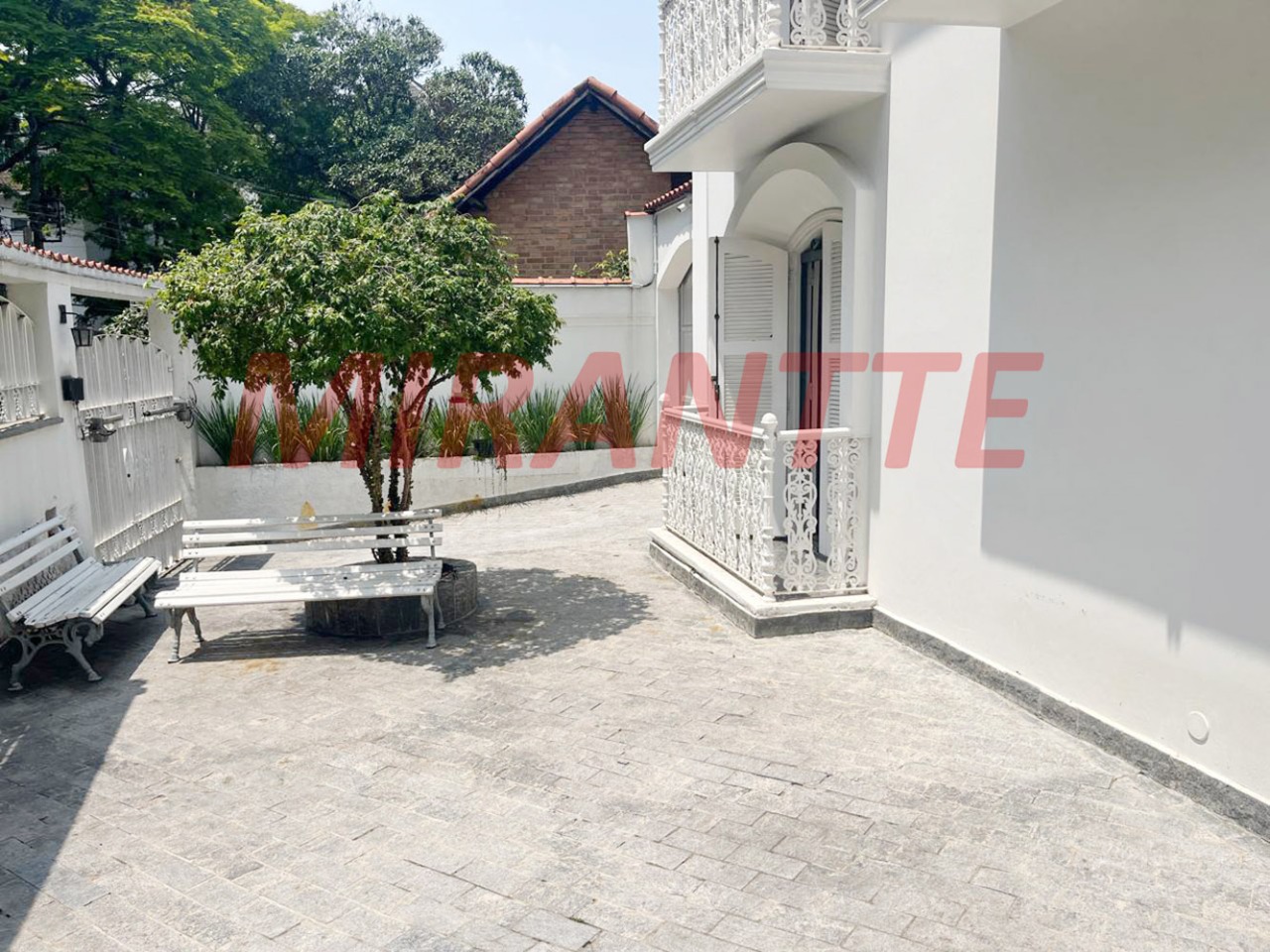 Sobrado de 194m² com 4 quartos em Jardim França