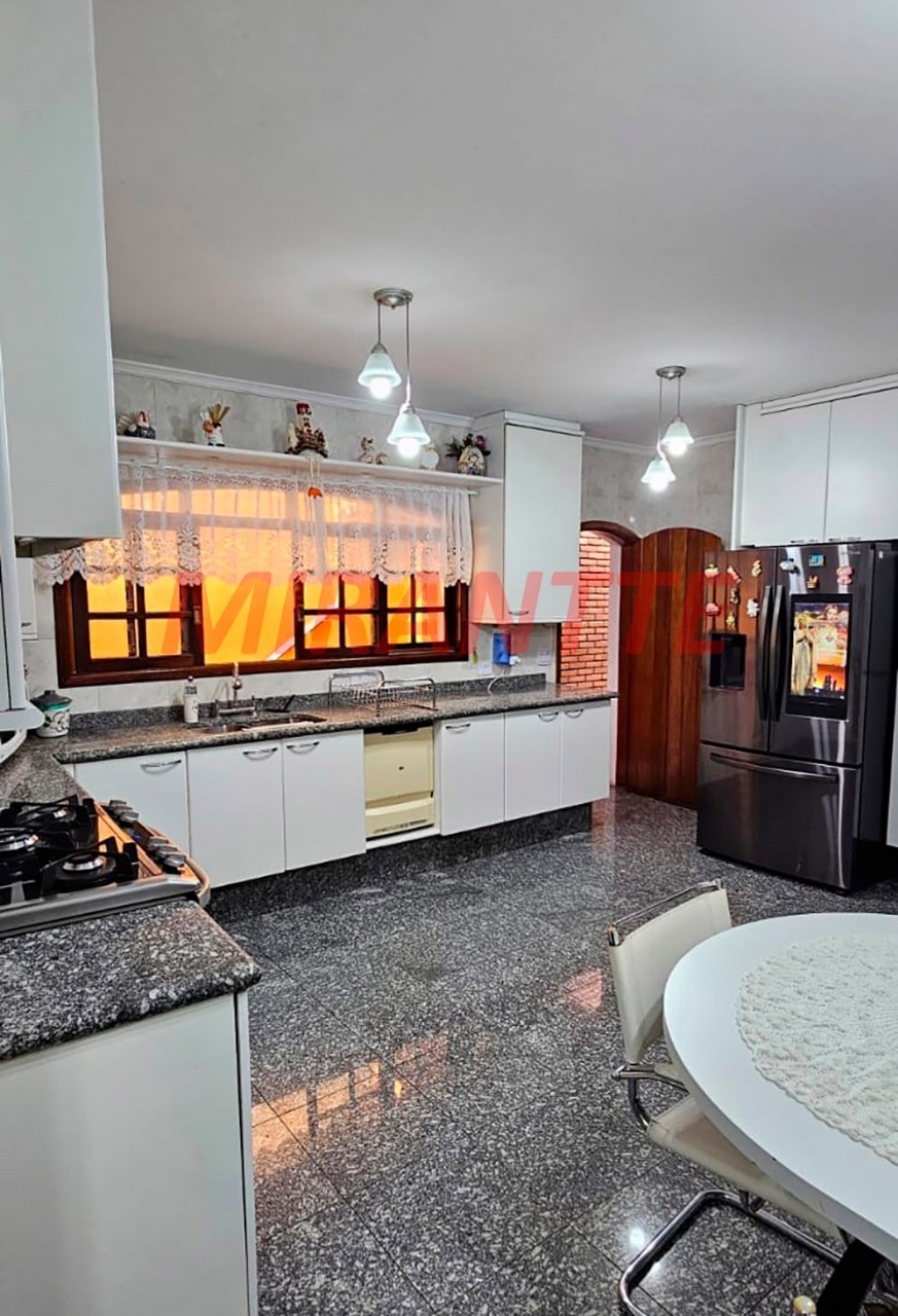 Sobrado de 308m² com 3 quartos em Vila Irmaos Arnoni