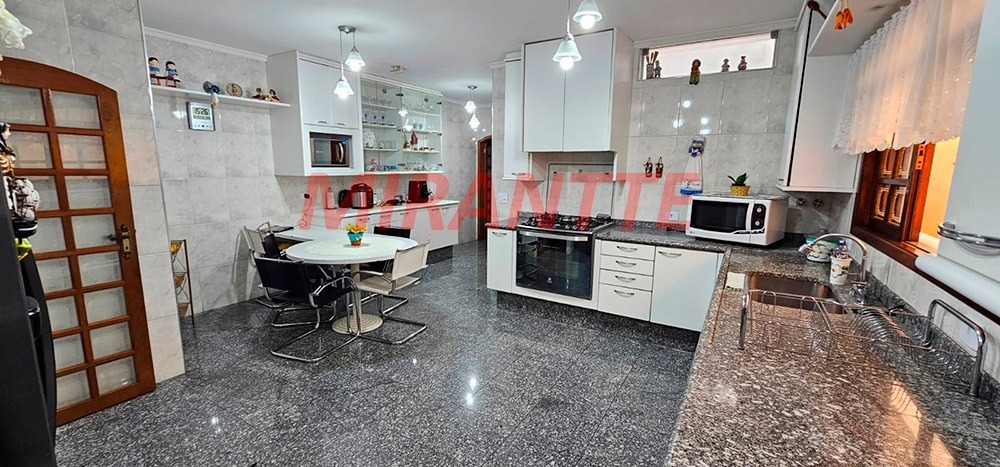 Sobrado de 308m² com 3 quartos em Vila Irmaos Arnoni