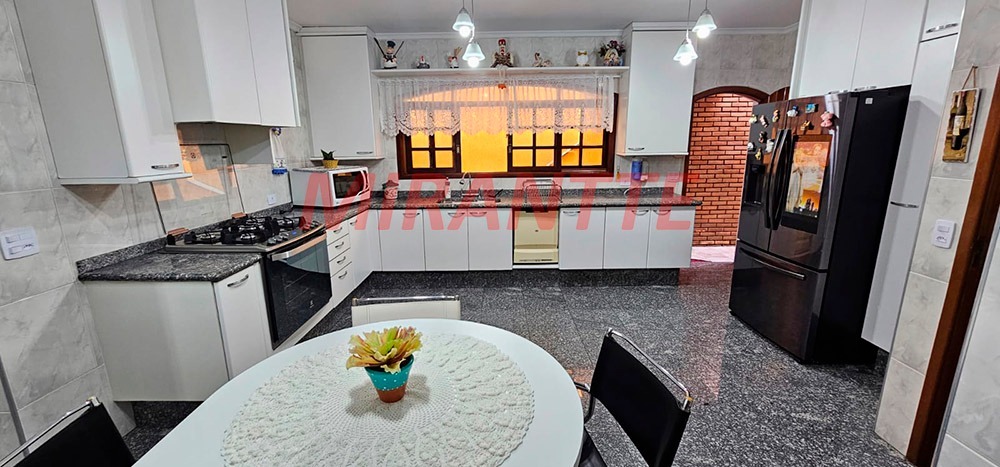 Sobrado de 308m² com 3 quartos em Vila Irmaos Arnoni